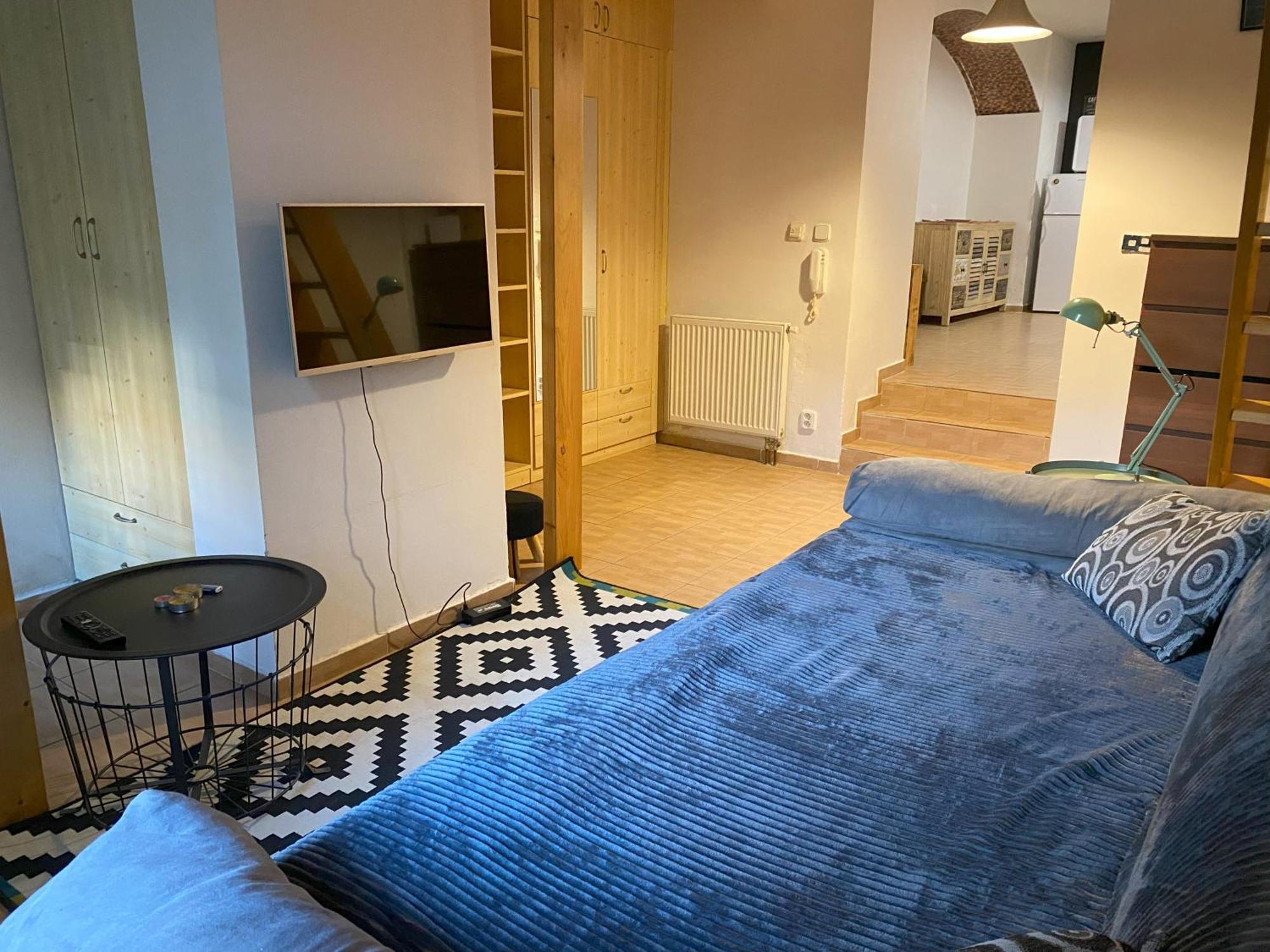 Cozy Garden Apartment In The Heart Of Прага Екстериор снимка
