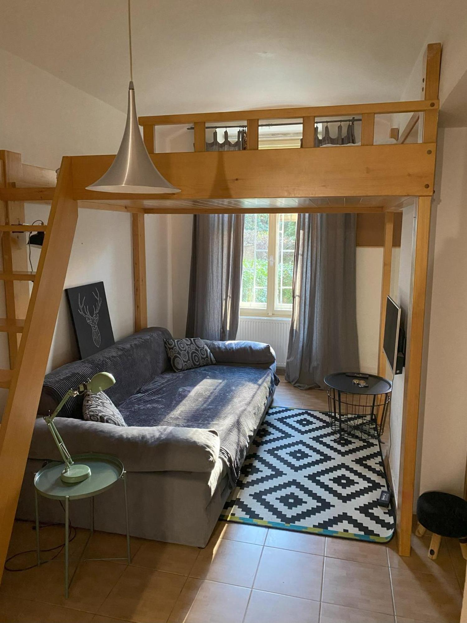 Cozy Garden Apartment In The Heart Of Прага Екстериор снимка